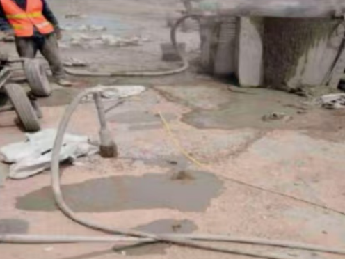 普安水泥混凝土路面板底注浆技术 路面脱空注浆整治方案